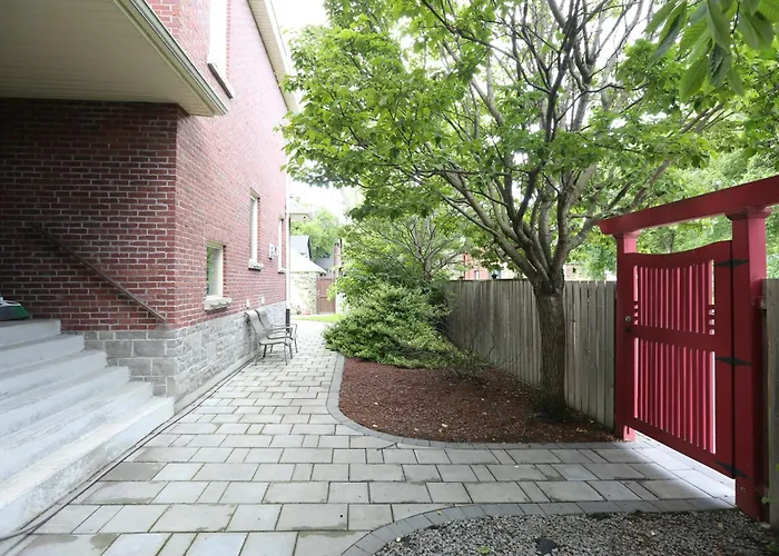 Xiao Wang Bed & Breakfast Toronto